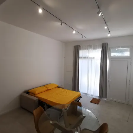 A Casa Di تْشيستيرنِنو